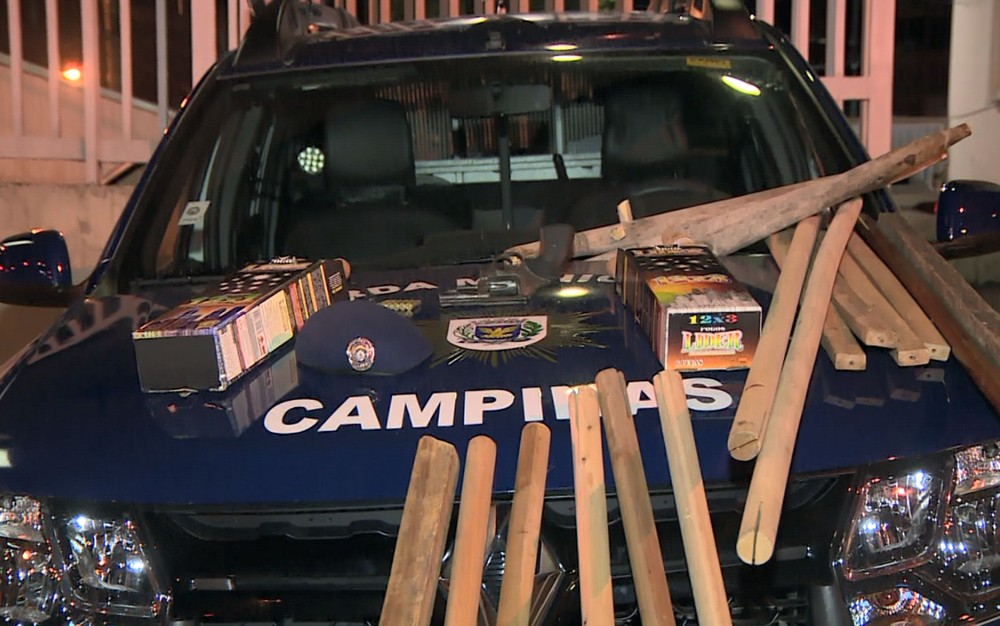 Polícia apreende arma e porretes em frente ao estádio do Guarani