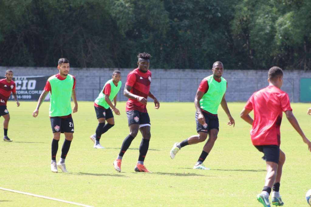 Vitória se prepara para estreia de Amadeu