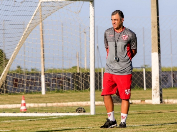 Série B: CRB apresenta ex-Vitória e revela procura por atacante