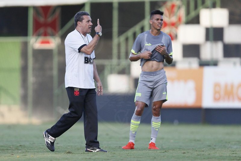 Luxemburgo saca Marquinho e Bruno César e testa Vasco com Marcos Júnior e Cáceres