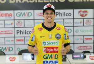 Operário apresenta goleiro que estava em rival da Série B