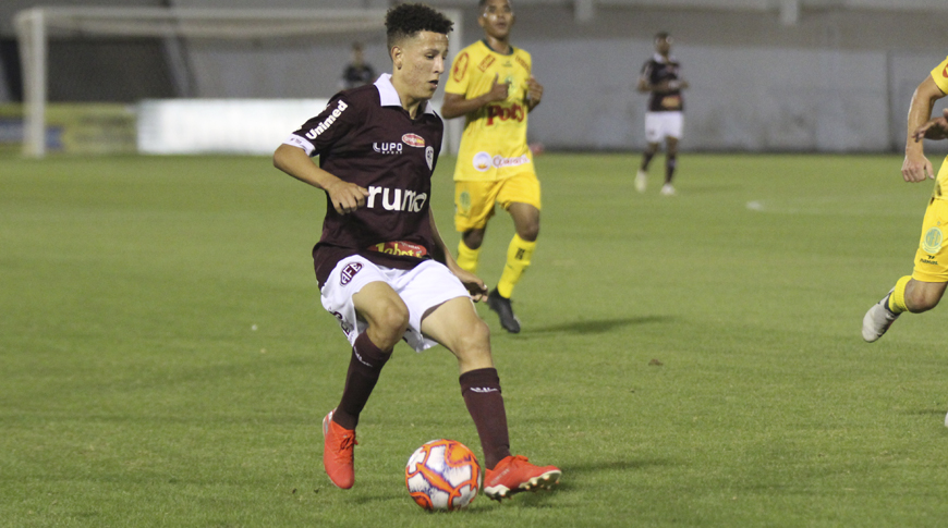 Promessa da Ferroviária faz história e é o mais jovem a marcar na Copa Paulista