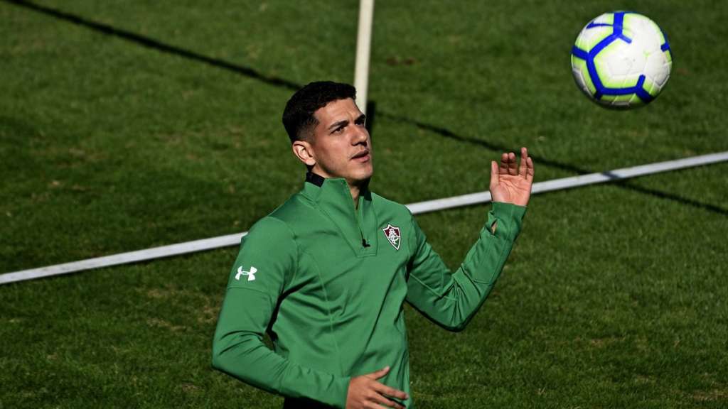 Nino credita ao técnico Fernando Diniz seu bom desempenho na zaga do Fluminense