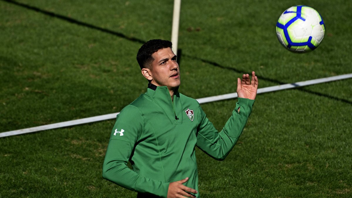 Nino credita ao técnico Fernando Diniz seu bom desempenho na zaga do Fluminense