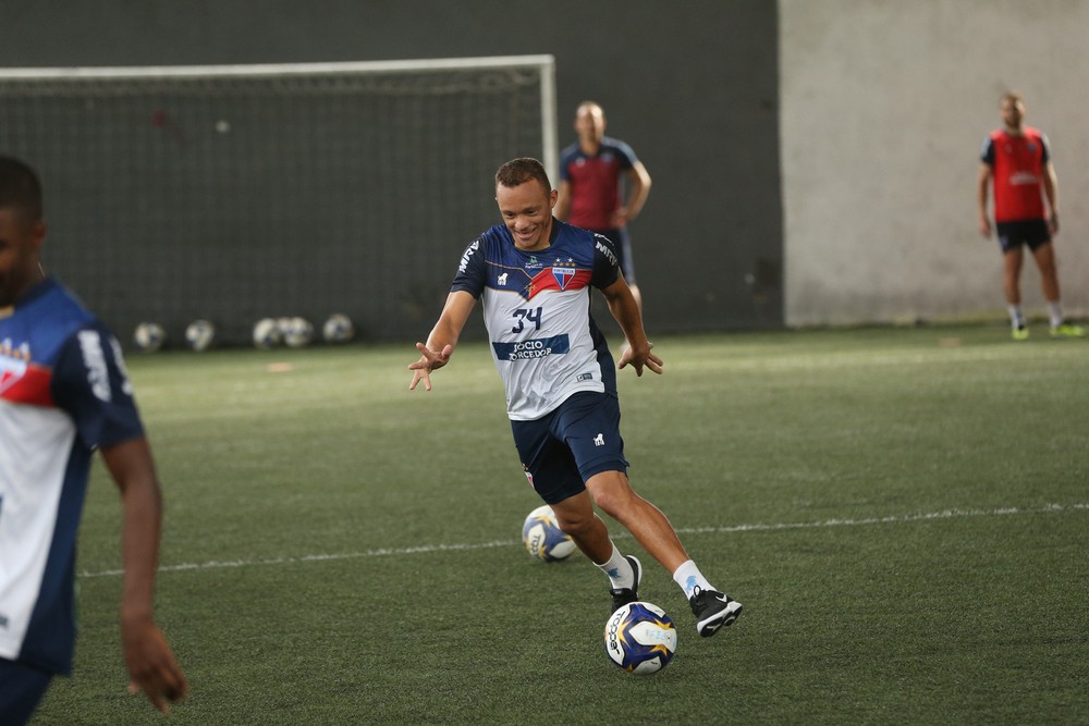 Fortaleza acerta renovação com ex-lateral do Guarani por mais um ano