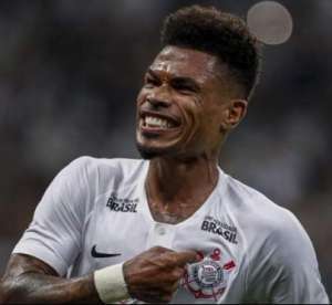 Corinhtians vence o Goiás por 2 a 0 e já aparece em quinto lugar no Brasileirão