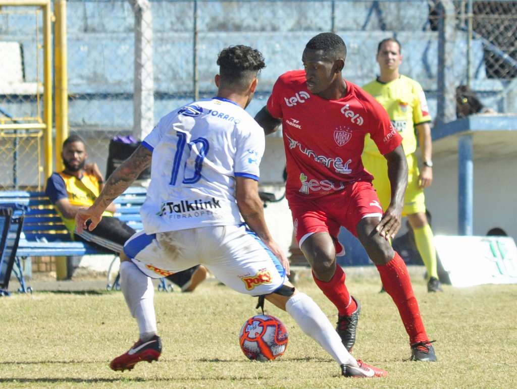 Matheus Blade será titular contra o Velo Clube (Foto: Bruno Freitas/Noroeste)