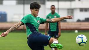 Cobiçado por europeus, artilheiro garante estar focado no Fluminense