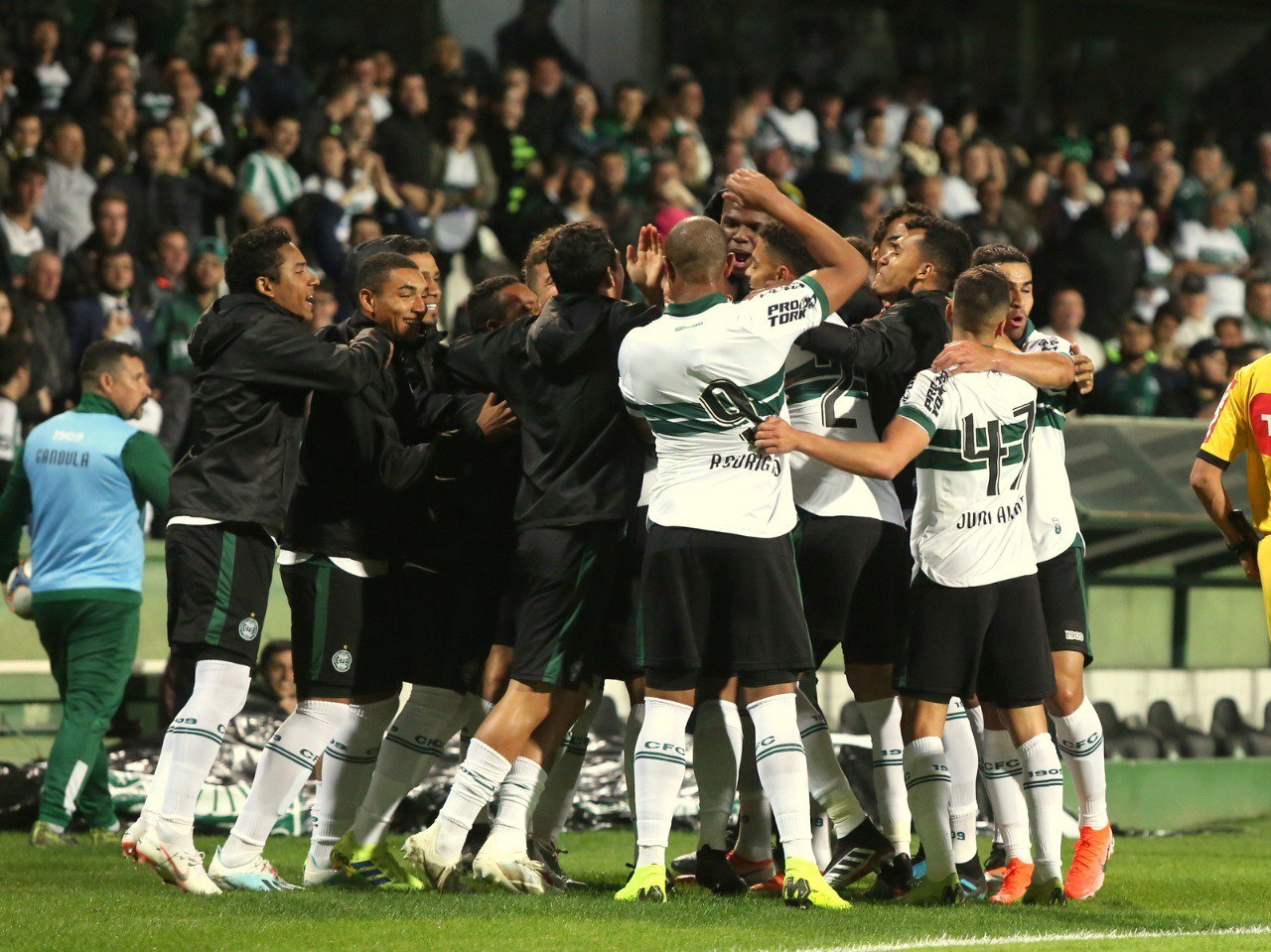 Coritiba x Figueirense – Casa cheia para colocar o Coxa no G4?