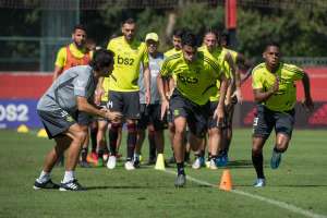 Flamengo busca manter os 100% de aproveitamento em casa diante do Grêmio
