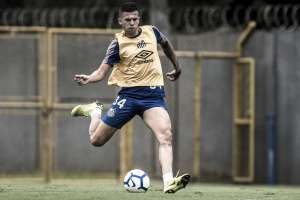 Cruzeiro entra na briga com Grêmio por volante encostado no Santos