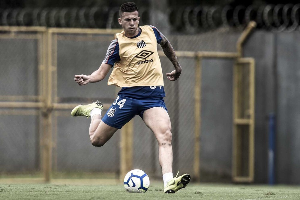 Cruzeiro entra na briga com Grêmio por volante encostado no Santos