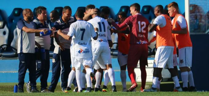 Banco do Água Santa comemora gol