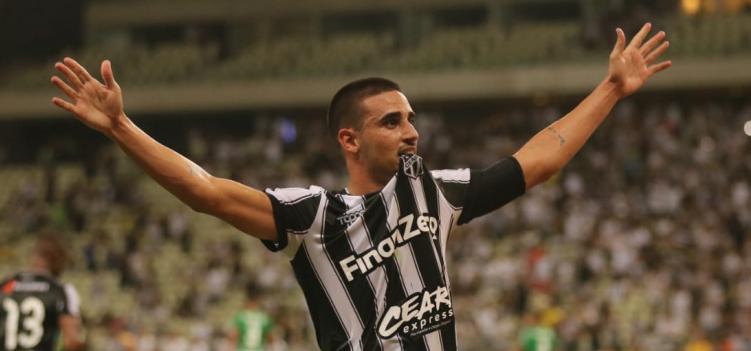 Thiago Galhardo: 3 gols no jogo, 7 no Brasileirão