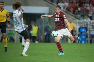 Léo Moura fala em jogo equilibrado em derrota do Grêmio e prioriza Copa do Brasil