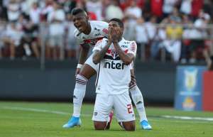 ​BRASILEIRÃO: Santos perde clássico; Flamengo e Atlético entram na briga