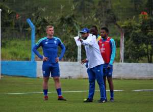 Após amargar recorde negativo, Avaí recebe Cruzeiro para encerrar seu longo jejum