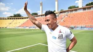 Presidente do Santos confirma interesse em negociar atacante