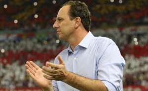 Cruzeiro seduz técnico com proposta de trabalho a médio prazo e o tira de concorrente