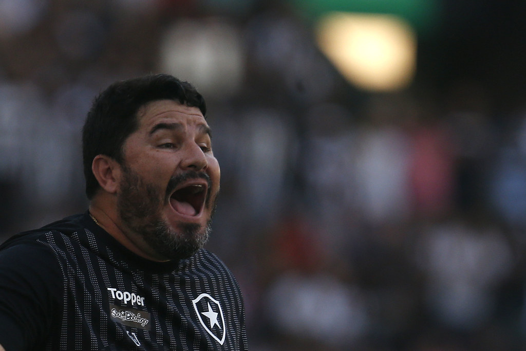 Jogadores do Botafogo elogiam Eduardo Barroca após a virada no Brasileirão