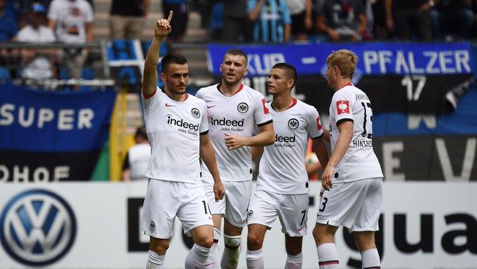 COPA DA ALEMANHA: Eintracht Frankfurt vira sobre o Waldhof Mannheim e avança