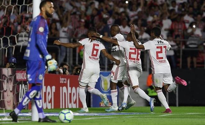 São Paulo quebrou tabu em clássicos diante do líder Santos no Morumbi