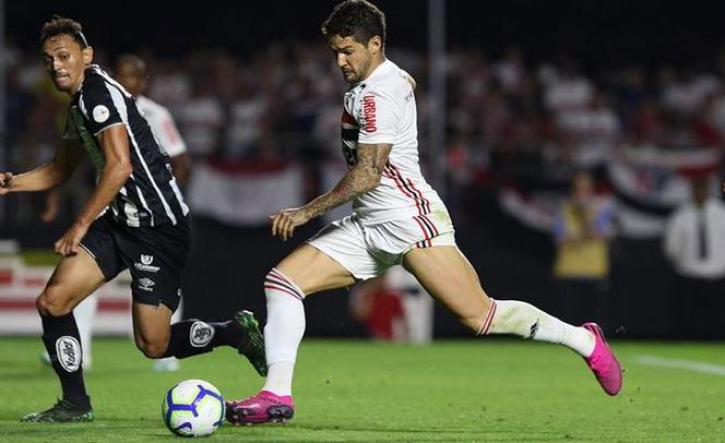 Pato marcou dois gols e foi destaque Tricolor