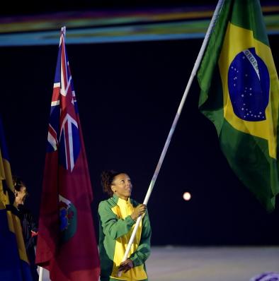 Rafaela Silva na bandeira. Foto: André Loureiro . COB