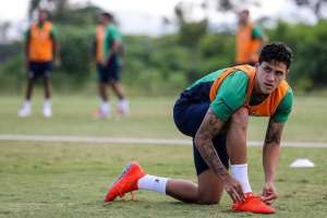 Exames apontam lesão muscular na coxa direita do atacante Pedro, do Fluminense