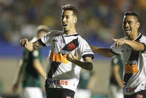 Marcos Júnior festeja gol decisivo pelo Vasco, mas lamenta ausência no clássico