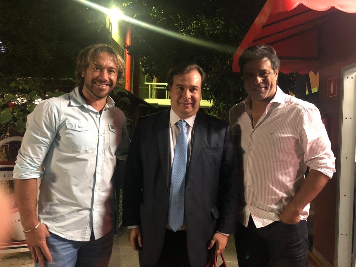 Rodrigo Maia visita o São Paulo para avançar em projeto de clube-empresa