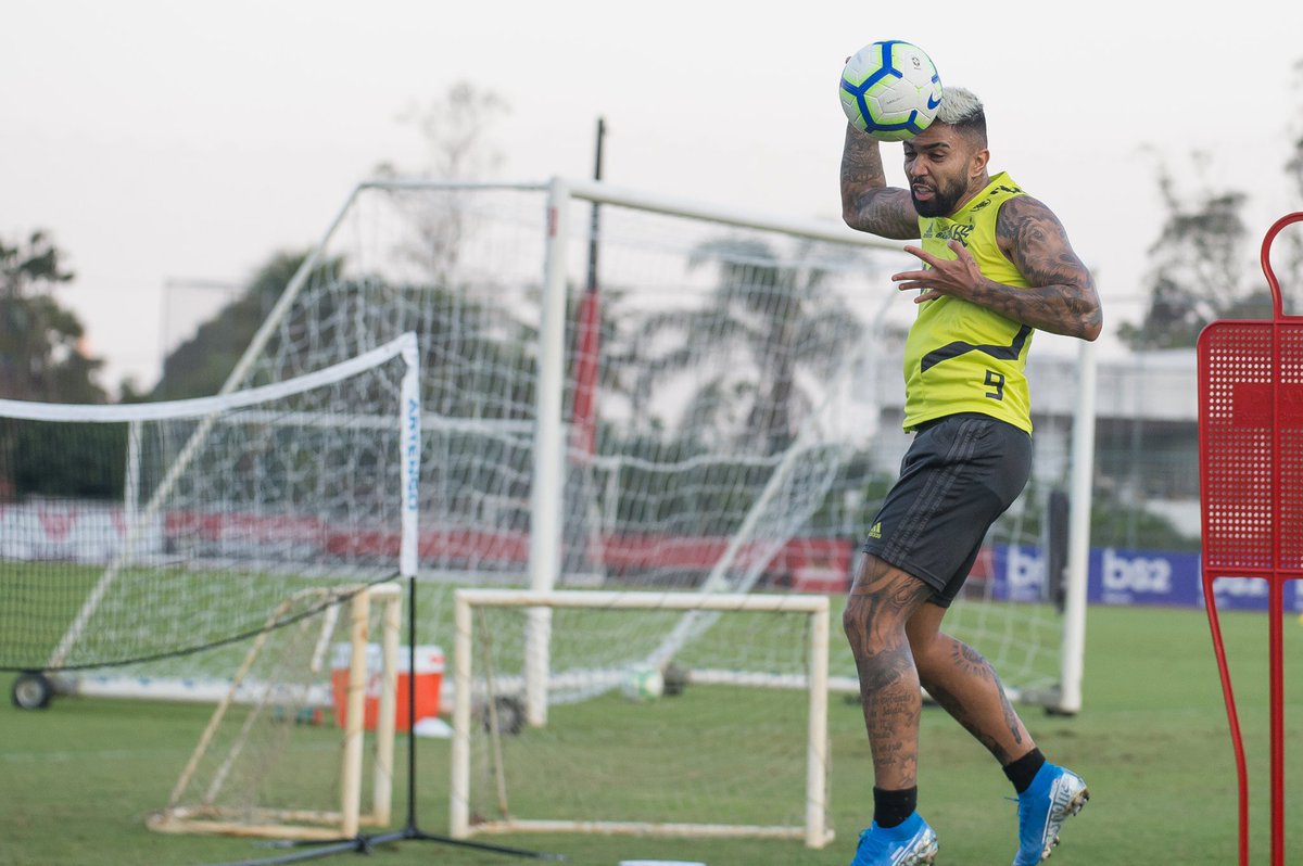 Gabriel e Lincoln treinam e devem reforçar o Flamengo contra o Vasco