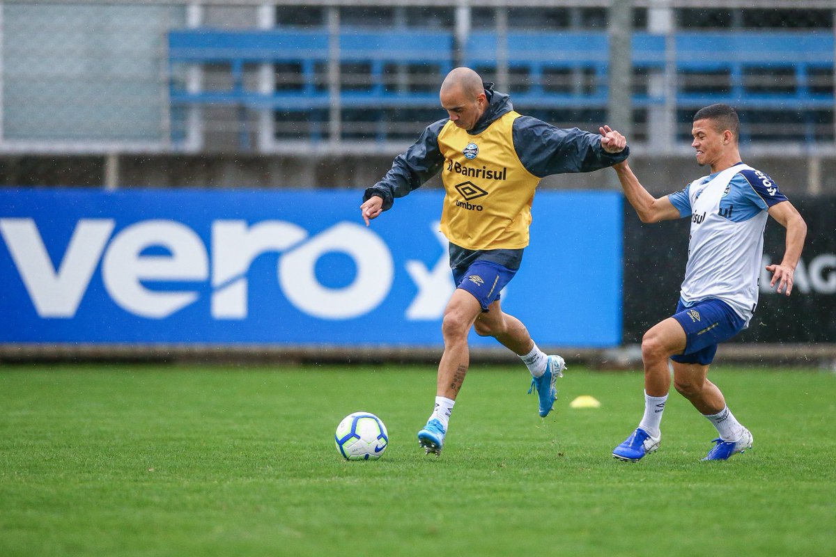 Livre de lesão, Tardelli pode ganhar vaga de André no Grêmio contra Athletico-PR