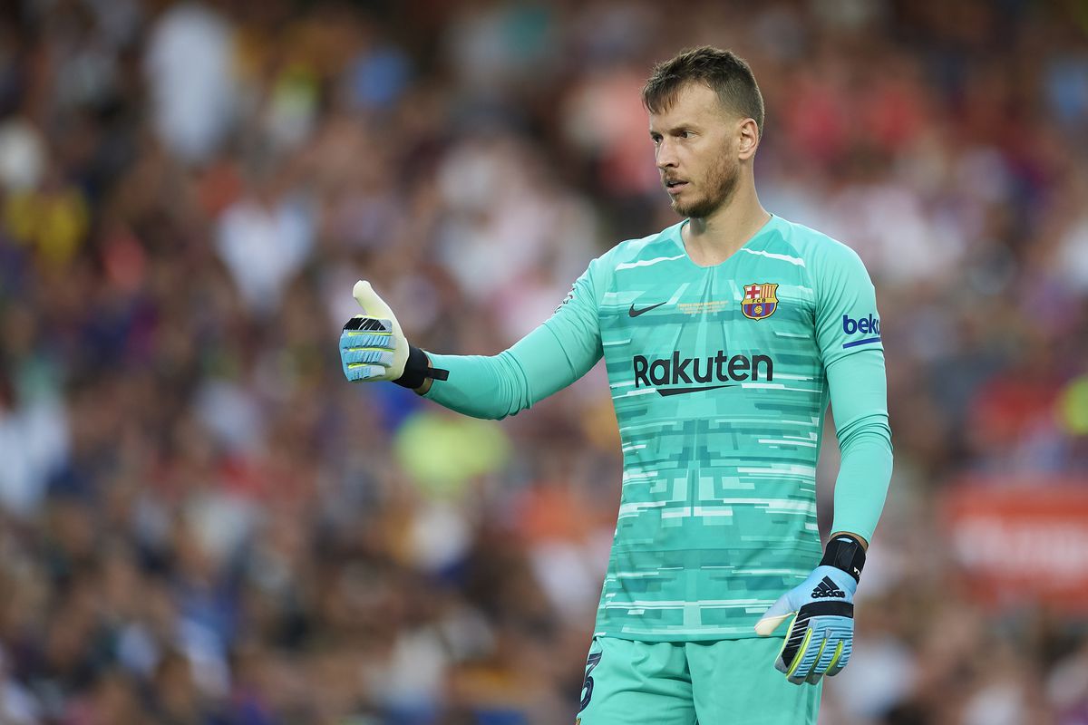 Goleiro Neto é operado na mão e será desfalque do Barcelona por até dois meses