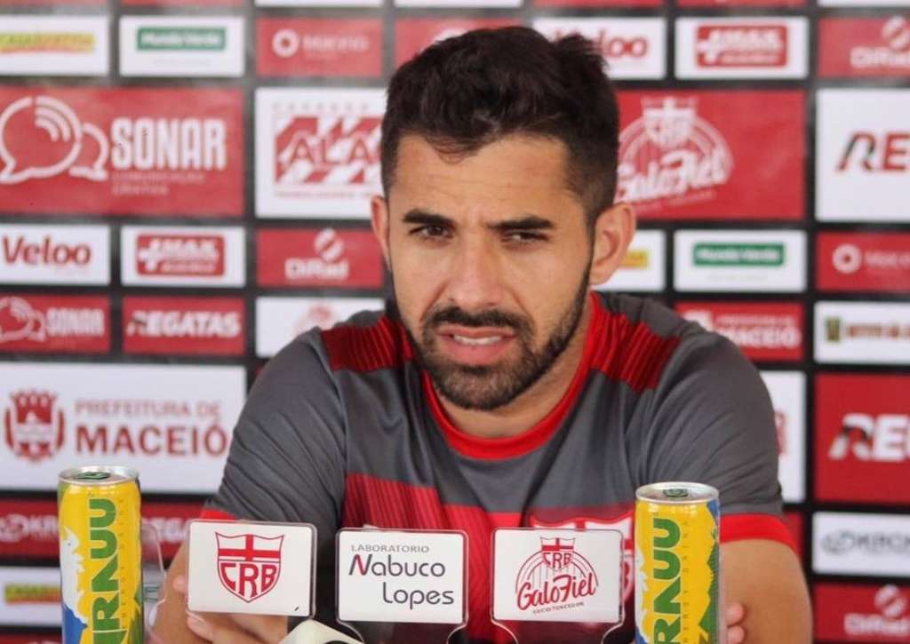 O volante Lucas Abreu espera uma partida complicada diante do desesperado Vitória