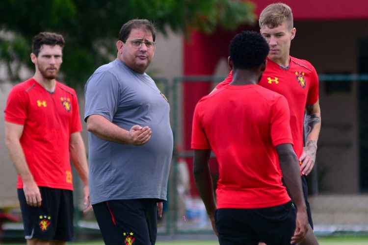 Sport garante permanência de Guto, mas prepara lista de dispensa de jogadores