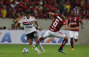 Atacante do São Paulo sofre nova contusão no joelho e vai ser operado