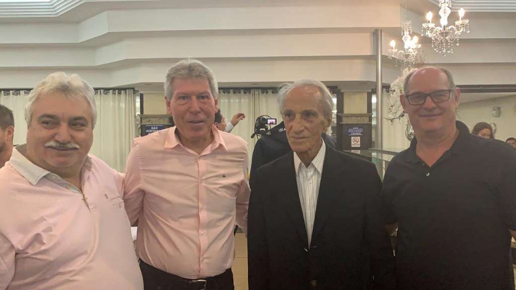 Gersinho, Tadeu, Hélio Maffia e João Roberto celebraram a histórica conquista bugrina