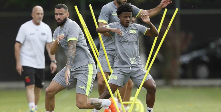 Leandro Castán projeta Vasco ‘forte’ para o duelo com o Flamengo em Brasília