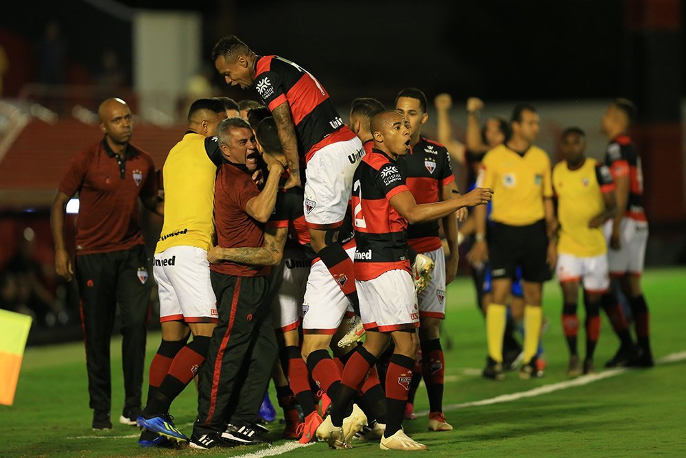 Atlético-GO derrota o Oeste