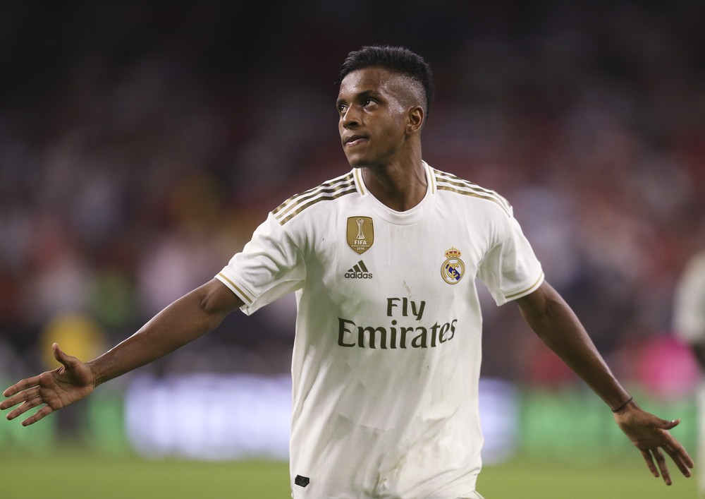 Rodrygo sofre lesão na coxa direita e vai desfalcar o Real Madrid