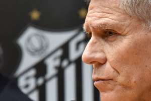 Após reunião, Autuori pede para Santos resolver problemas internamente