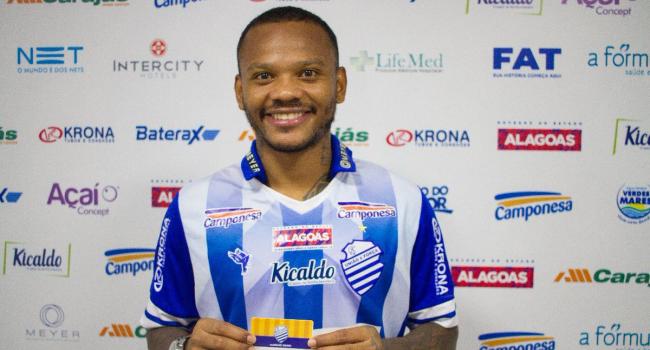 CSA libera colombiano ex-Vasco e empresta atacante paraguaio para time da Série B