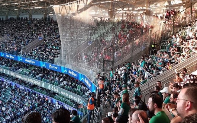 Procon convoca Palmeiras e quer tirar rede do setor de visitantes da arena