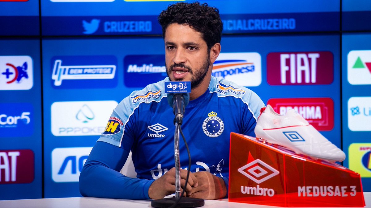 Após primeiros treinos com Ceni, Léo exalta novo técnico do Cruzeiro: ‘Um líder’