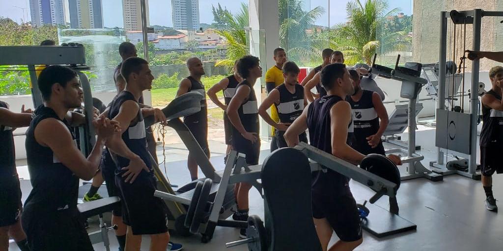 Série C: Volante sente dores no tornozelo e vira dúvida no ABC contra o Sampaio Corrêa