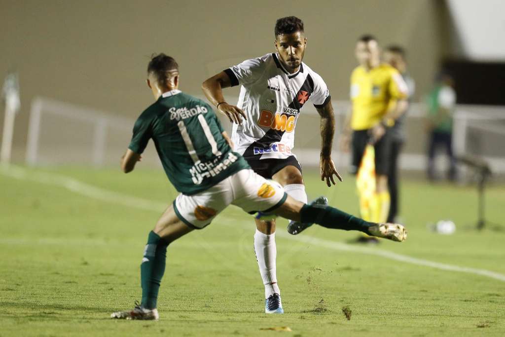 O lateral Henrique não considera o Flamengo favorito diante do Vasco da Gama
