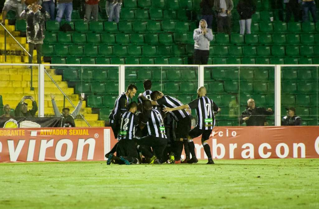 Elenco do Figueirense decidiu não se concentrar antes do jogo contra a Ponte Preta (Foto: Matheus Dias/FFC)