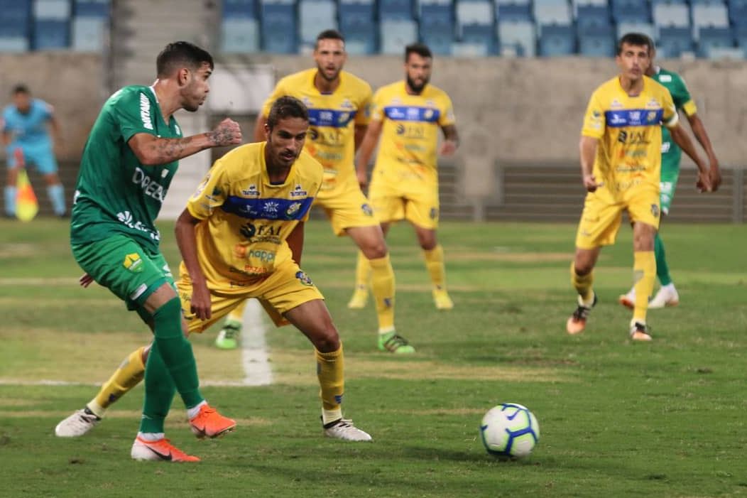 Cuiabá-MT 0 (6) x (5) 1 Iporá-GO – Dourado sofre, mas avança nos pênaltis