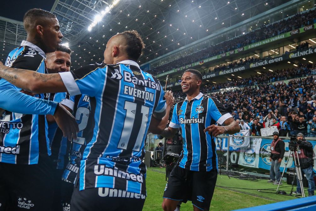 Jogadores do Grêmio comemoram a importante vitória sobre o Athletico-PR (Foto: Lucas Uebel/Grêmio)